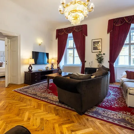 Large 110 M2 By The Old Town Square