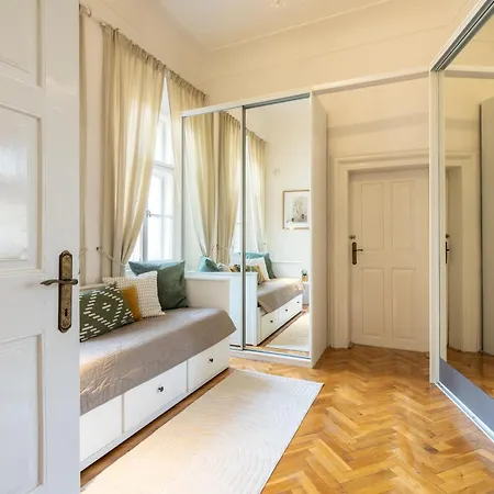 Apartament Large 110 M2 By The Old Town Square