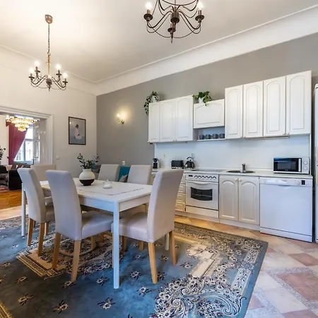 Large 110 M2 By The Old Town Square Apartament