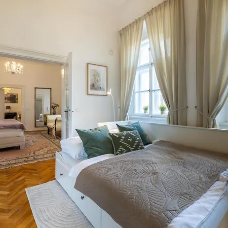 Apartament Large 110 M2 By The Old Town Square *