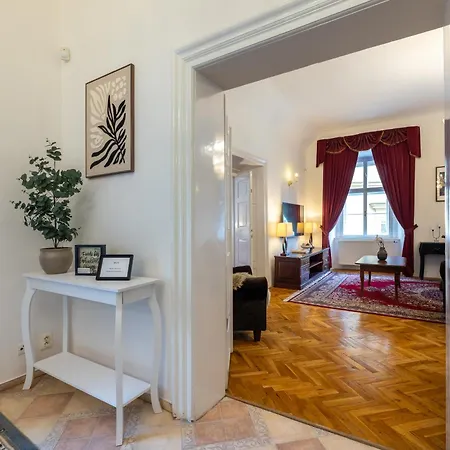 Large 110 M2 By The Old Town Square Praga