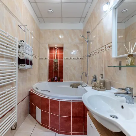 Large 110 M2 By The Old Town Square Apartament