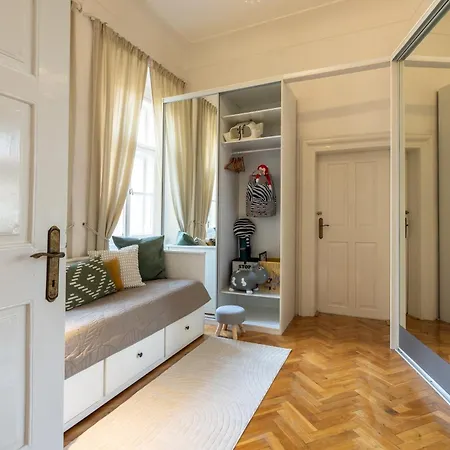 Large 110 M2 By The Old Town Square Apartament