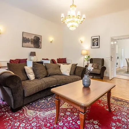 Large 110 M2 By The Old Town Square *