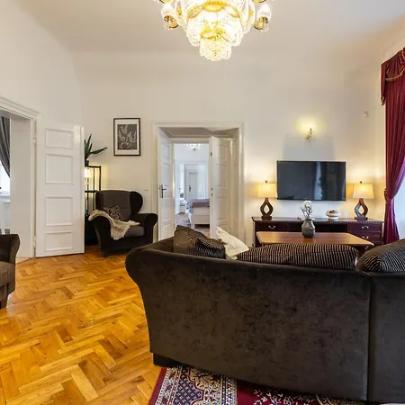 Large 110 M2 By The Old Town Square Apartament