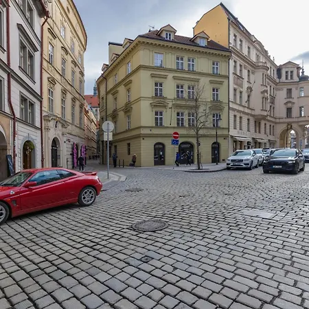 Large 110 M2 By The Old Town Square Praga